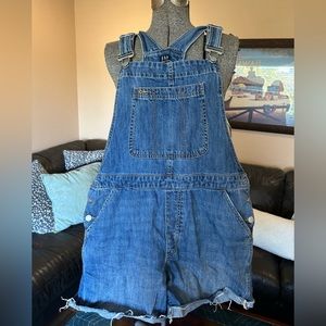 Gap short overalls sz L shortalls
